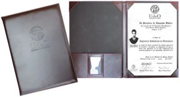 Porta título con portacédula modelo CC31